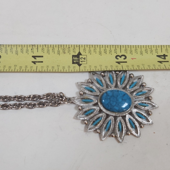 Vintage Faux Turquoise & Silver Point Flower Petal Pendant Necklace - Picture 6 of 10